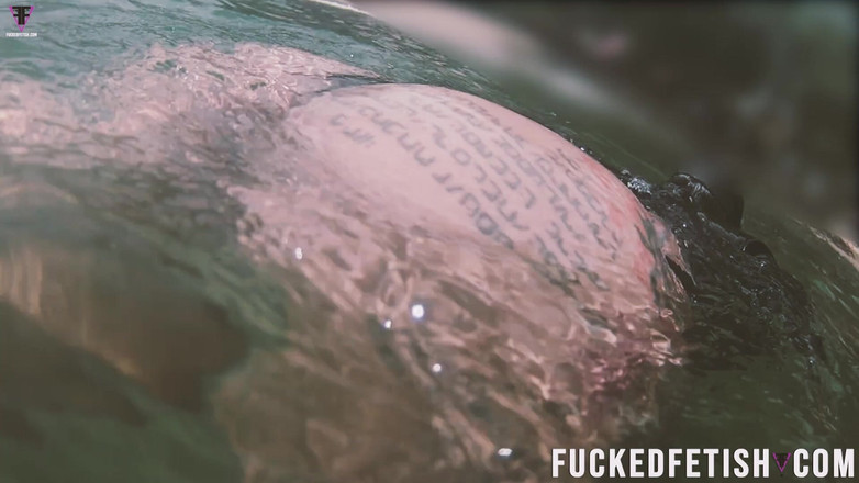 Fucked fetish: 自由潜水鳍在公海下性感拉丁女神