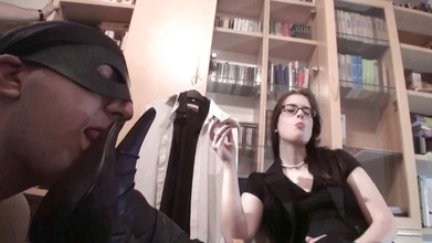 Femdom Austria: Bà chủ và nô lệ của cô ấy đang ăn trưa