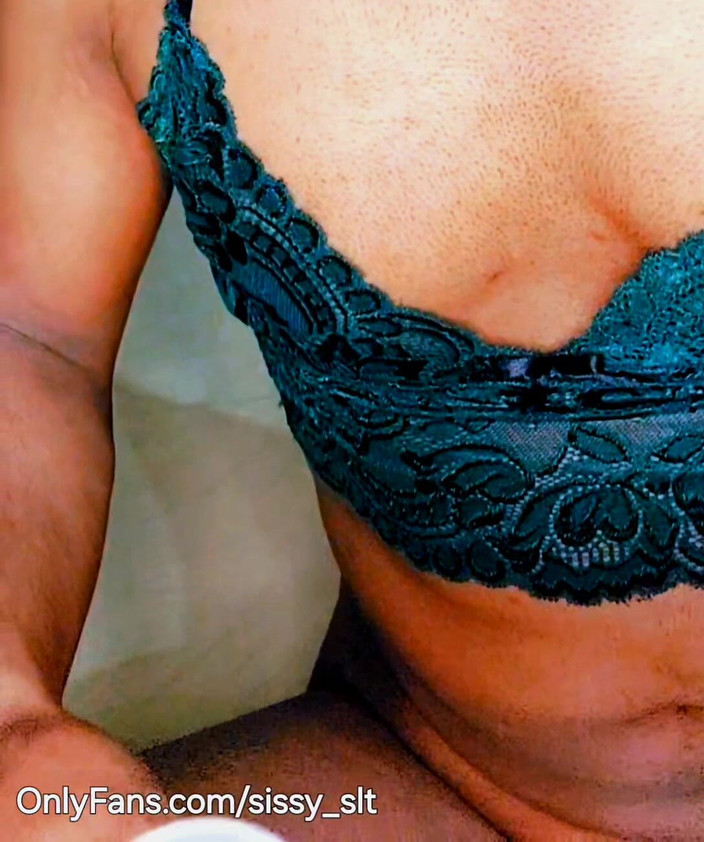 Sissy Slut Simran: Honry ladyboy solo en casa