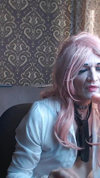 Succhia Un Dildo Da Una Macchina Del Sesso