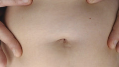 Abby Anna: Hraní s břichem a nahýbáním třesoucím se břichem