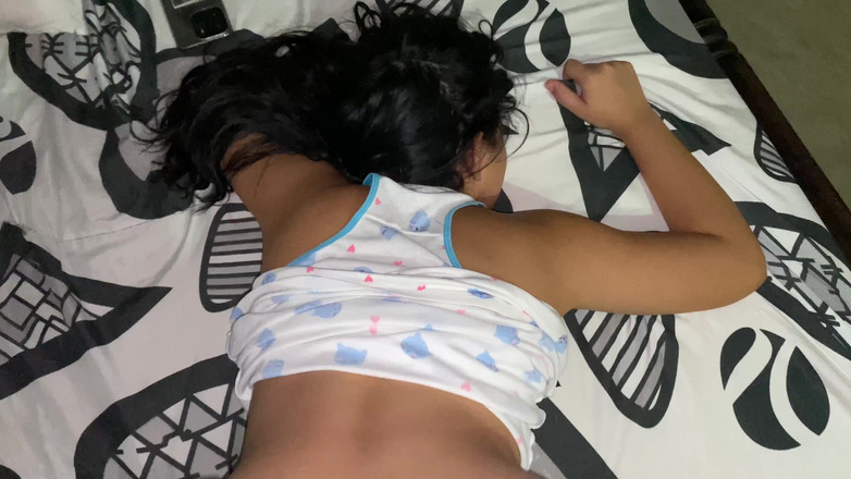 Yohamedi: Quanto è delizioso che il mio fratellastro mi toglie il mio...