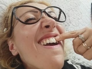 Savannah fetish dream: 私の歯と歯茎!