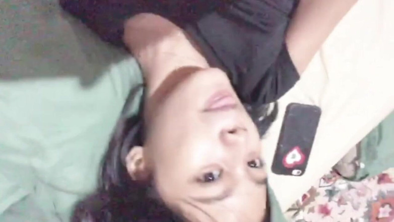 KingLeo: 高校生の女子が日曜の夜に彼氏と遊ぶ