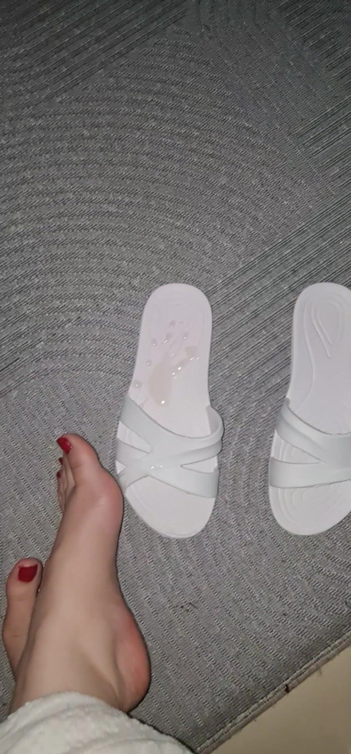 ronza: Mi esclavo cornudo se corre en mi zapatilla