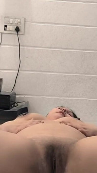 Tavşan kız amını sikiyor