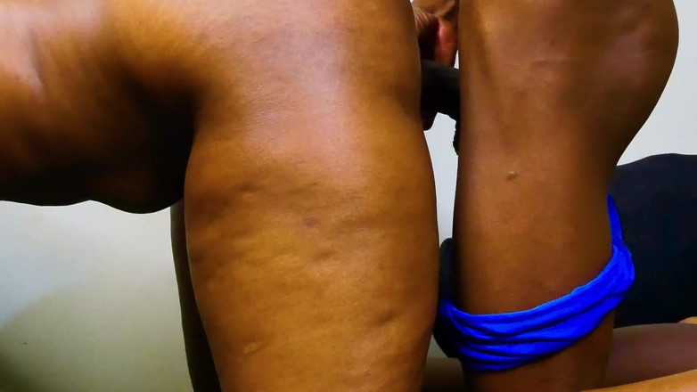 DelamorMotionX: Velká nevlastní sestra zezadu