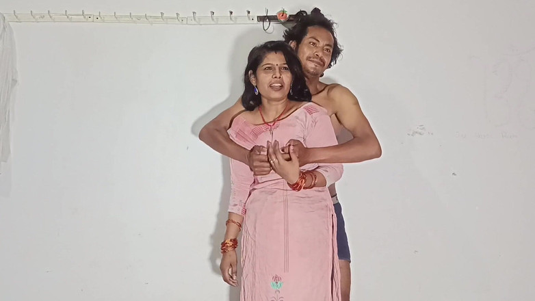 Desi Bhabhi Neha: インドのバービは、おいしい食べ物をコックしなかったことに対する罰セックス