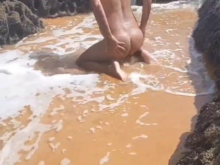 Ladysilvas: Ladysilva naakt op het strand erg heet