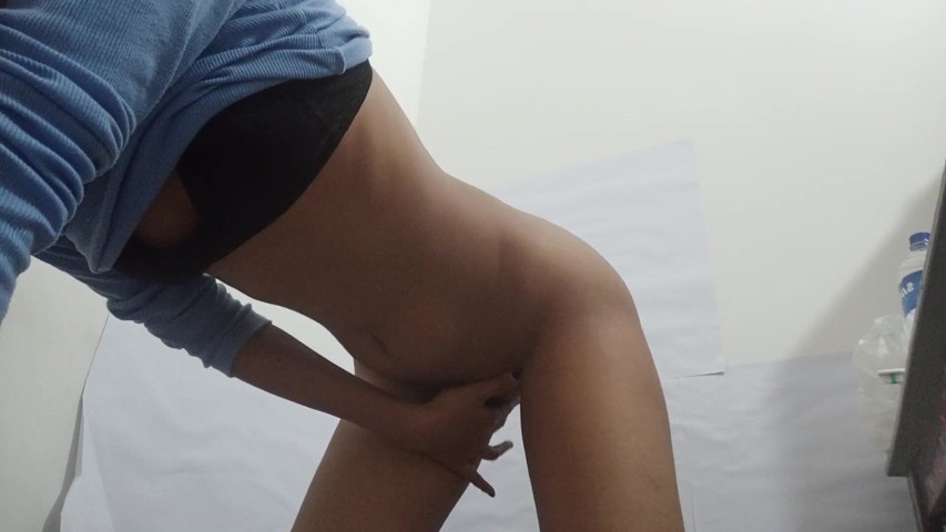 Spreading My Pussy (Hot horny girl)