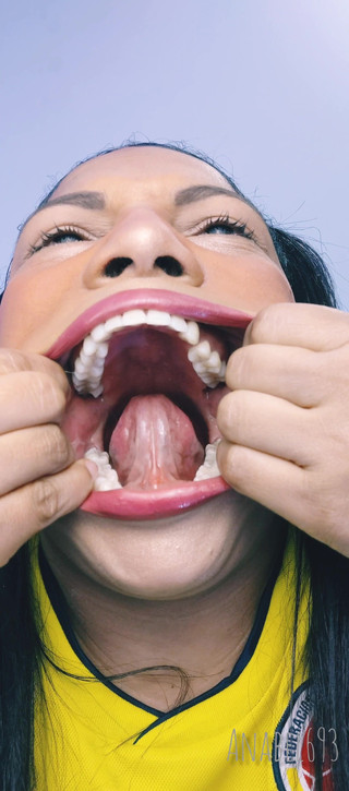 anabel693: Yawning dengan mulut besar saya