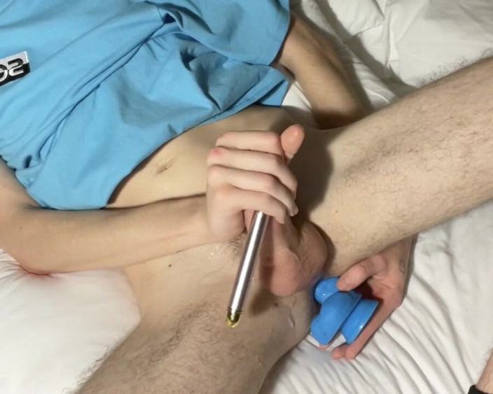 GhostCams: bina khatna vaali tvink dildo ke saath khud ko chodte...