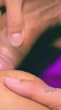 Camilo Brown se fute cu un twink sexy Julian Herrera Fără prezervativ la bar și schimb de spermă în Sexy Kiss