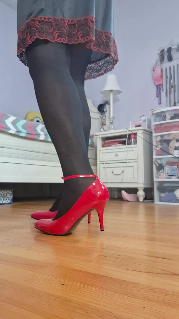 Victoria Lecherri: Hi Heels, stockings और crotchless Panties