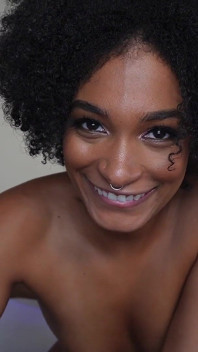 Petite black hottie addis fouche goza e recebe grande gozada interna