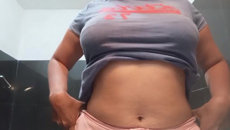 Miya White: Julia bloom si cewek hot lagi pamer tubuh semoknya sambil...