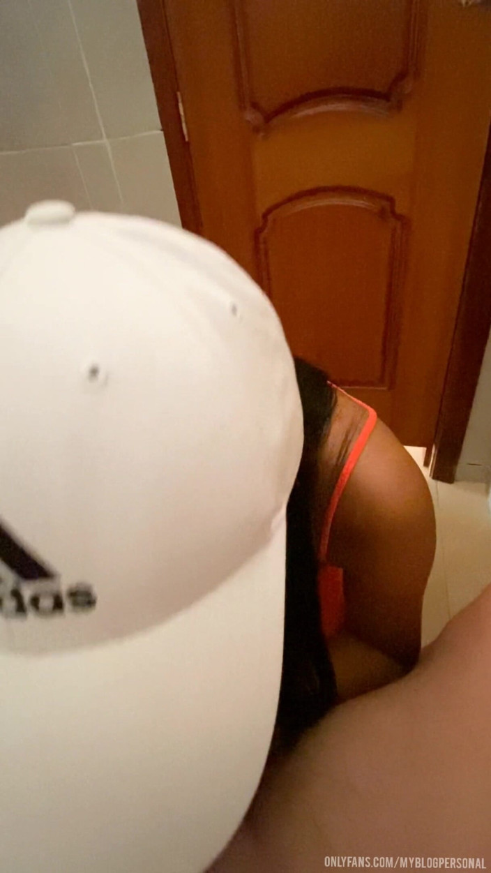 MyBlogPersonal: Sexe rapide avec ma meilleure amie dans les toilettes communes...