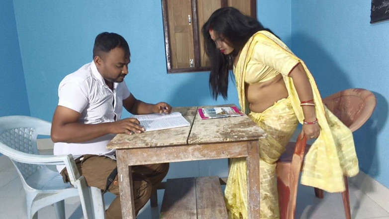 Sona bhabhi: seksi angreji tichar maidam klas room men apne chhaatr ke...