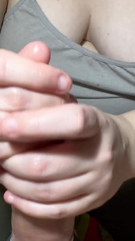 Handjob pagi cepat dengan kondom