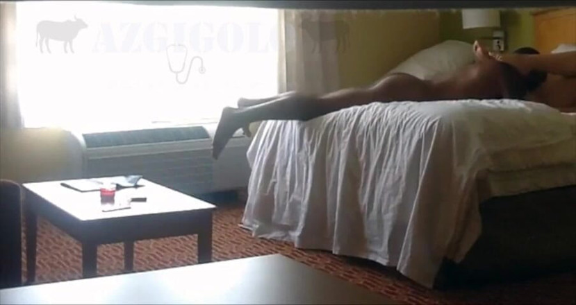 AZGIGOLO: Blond hotwife besöker mitt hotellrum för lunch