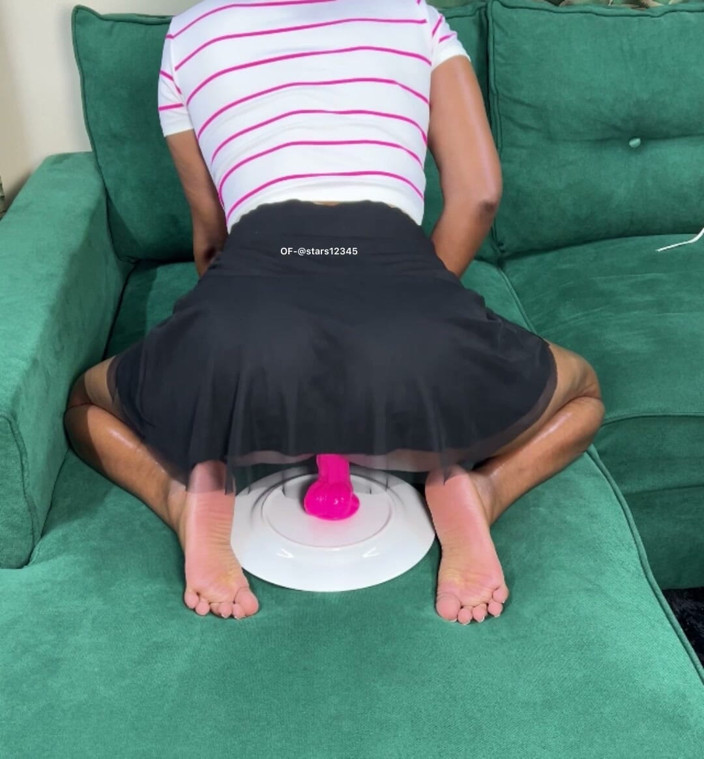 Its Nyota: Mini rok geen slipje berijdend orgasme