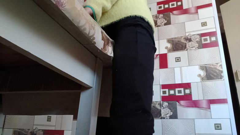 Lesbian-illusion: styvsyster onanerar solo med flera orgasmer - Lesbian_illusion