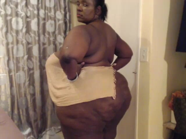 Legendary Booty Overdose: Ebony BBW Teasing and Walking Around Butt Naked