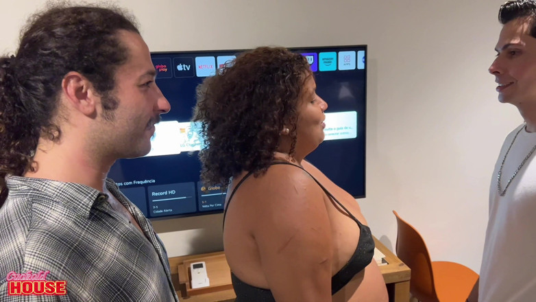 CuckoldHouse: Una BBW Birichina Ha Chiamato Alcuni Amici per Riparare Una...