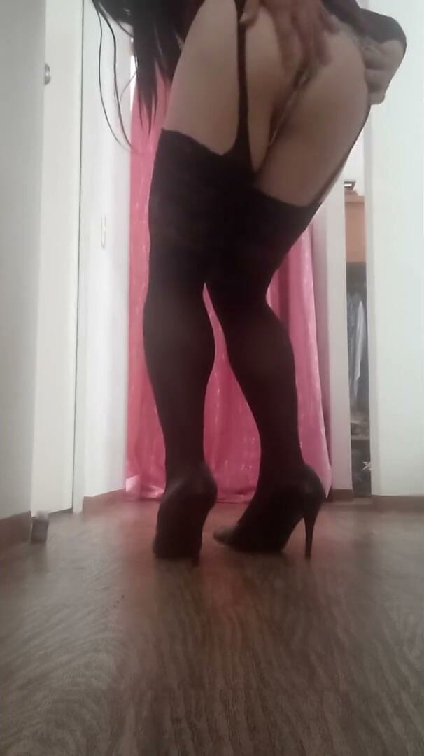 Andrea Travesti Bogota: Urocza kolumbijska shemale bawi się z wibratorami w dupie