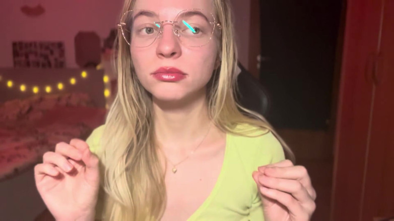 Goddess_Bella_Rae: Why Men Go Into Debt for Hot Brats Online