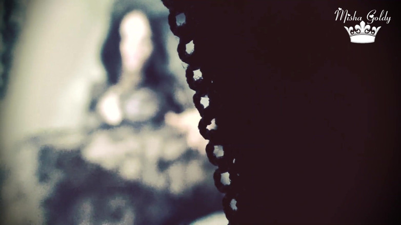 Goddess Misha Goldy: Stuzzicando la figa e abnegazione per perdente e segaiolo