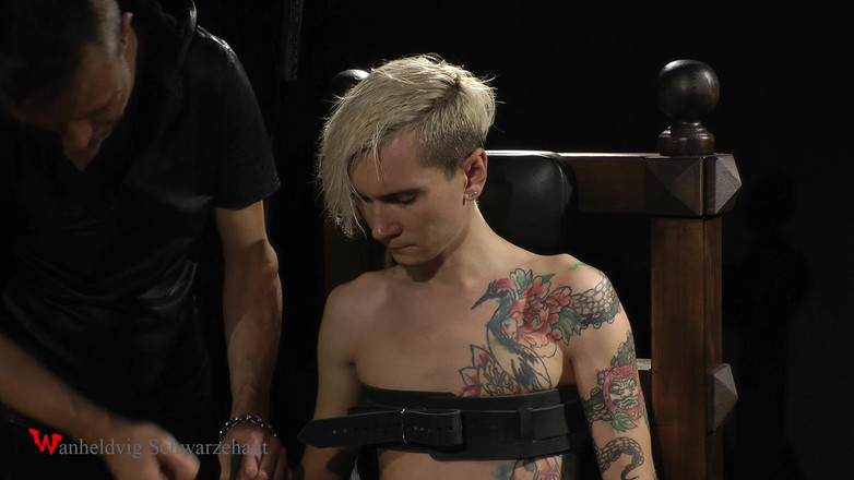 Wanheldvig: 尼基挠痒痒地到宝座