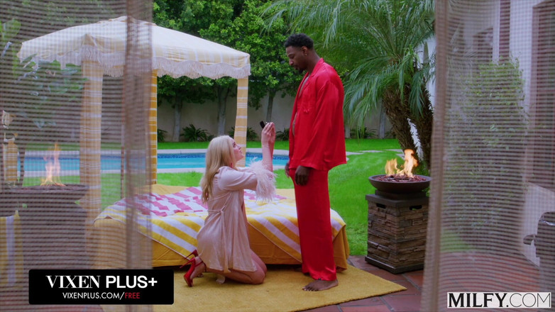 Milfy: Mamuśki głodny BBC blond milf Charlie pożera kutas ex BF