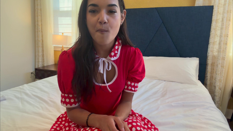 Kink in Time: Zara's Sultry '50s Fantasy 4K POV Devouring Desire Awaits!