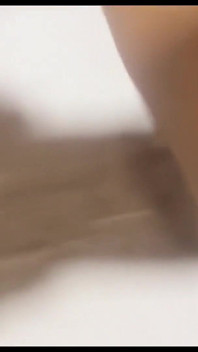 Šukání prsou a krásné kouření mé přítelkyni