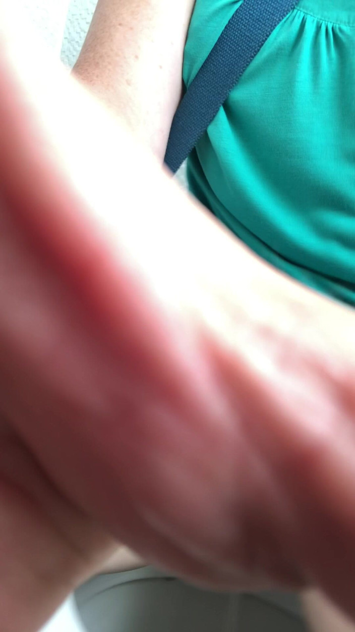 Pissing Paradise: Rachel wriggler lagi asik kencing di toilet umum, si cewek...
