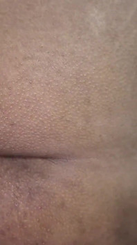 Ele disse: Vamos ver um filme e colocar seu pau na minha bunda.