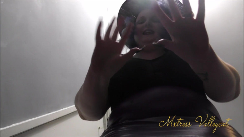 Mxtress Valleycat: Shrinking you down and taking you shopping with me