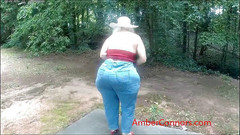 Amber Connors: Amber v těsných džínách