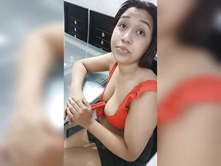 Pikaa6: Krásná teen hnědovlasá sousedka se dostala do mého domu a...