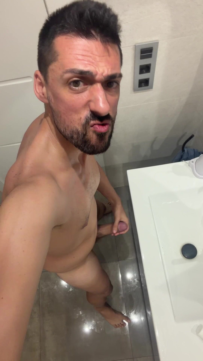 Liam Harding: Hot Stepdaddy Jerks off and Nuts in Bathroom