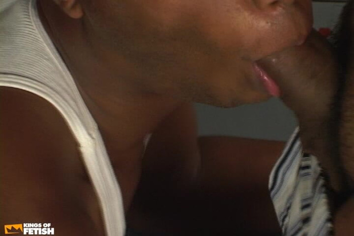 Gay Diaries: Preto twink cavalga seu amigo pau enorme na academia