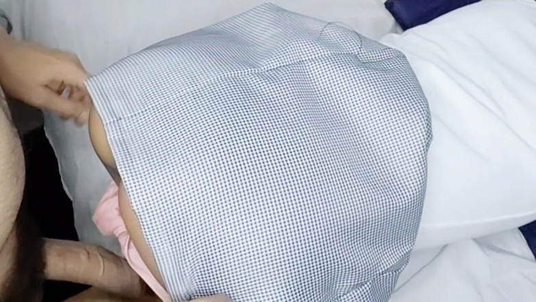 MynameisJuly: Elevă la doar 18 ani, își schimbă corpul pentru note împreună cu profesorul...