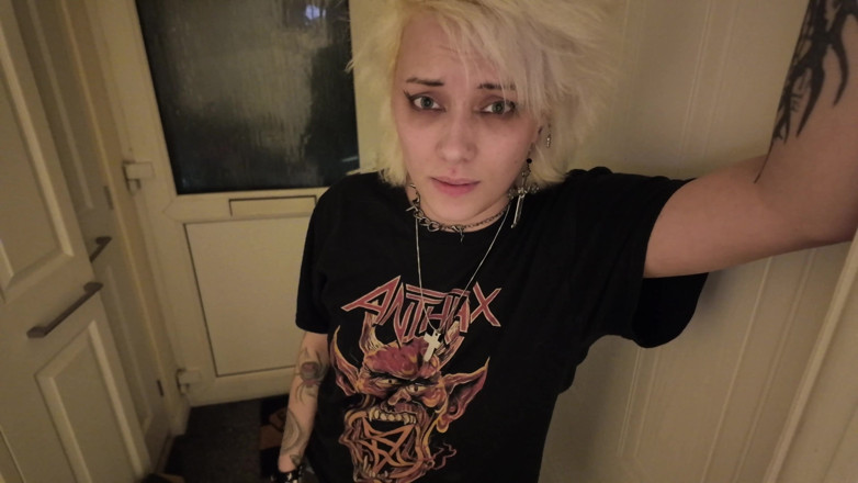 Glitterqueen1999: Pee Desperation