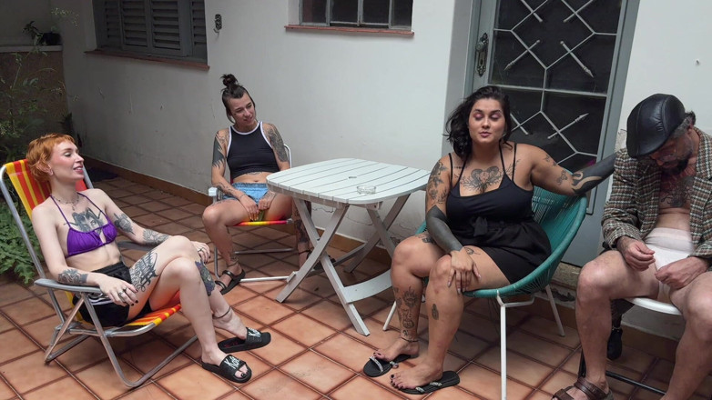 Quente club: The Chubby Girl Invited Her Friends Over for an Afternoon...