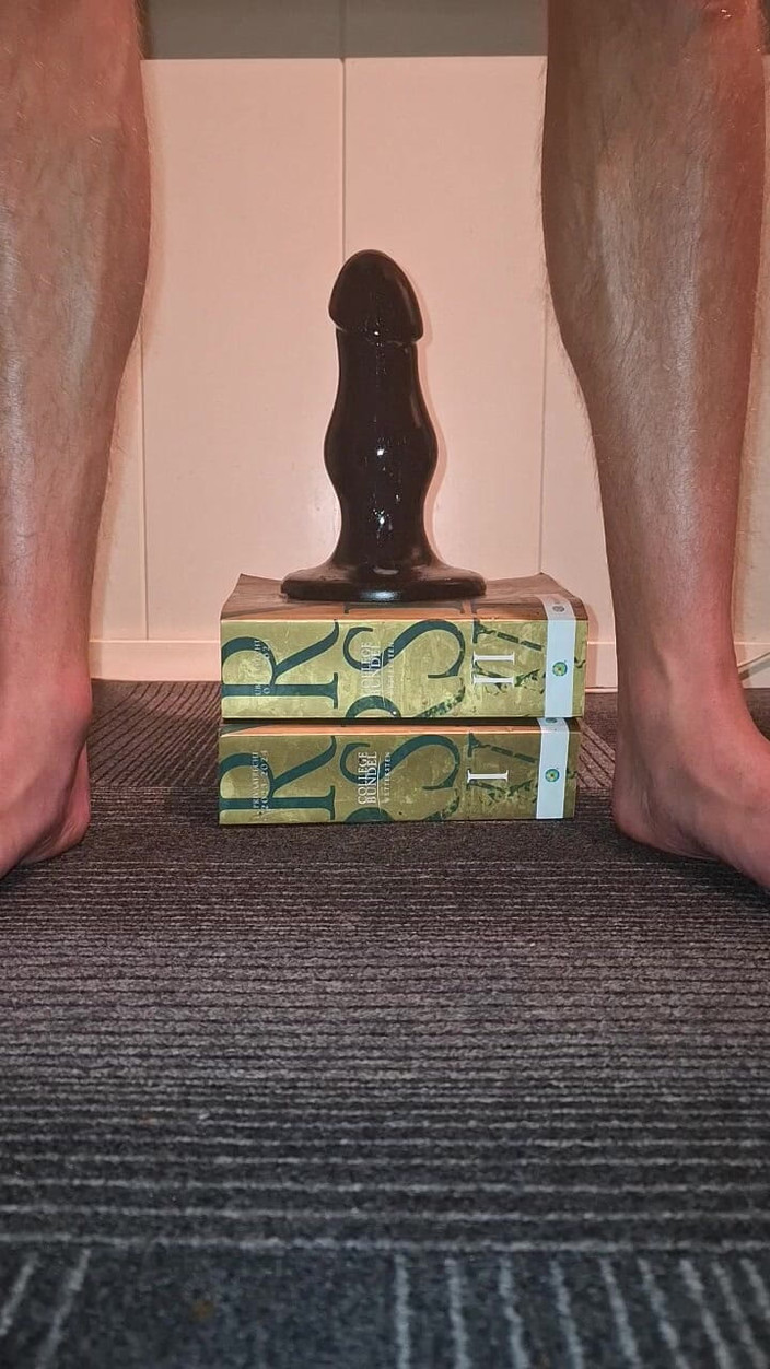 NoFace Twink X: Gay Twink - mai multe jucării uriașe