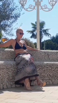 Selena's Outdoor Posing and Sex in Heels