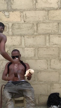 मेरी छोटी साँवली कुतिया की एक अविश्वसनीय इमारत में चुदाई हुई