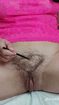Potong rambut intim di pubis berbulu ibu rumah tangga nakal Rusia, fetish rambut - ginnagg