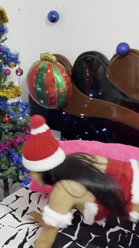 Colombian Bombshell Catches Santa Claus Red-handed: a Spicy Christmas Miracle